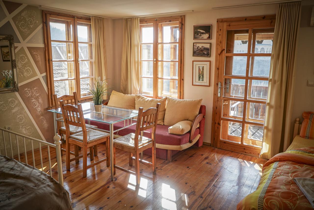 Rooster House Hotell Veliko Tŭrnovo Eksteriør bilde